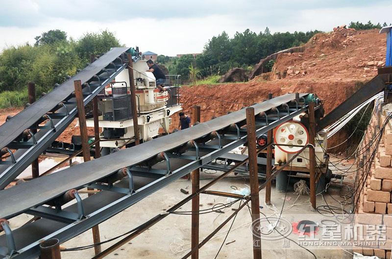 石頭加工沙子每噸成本多少錢？石頭加工沙子設(shè)備有哪些？