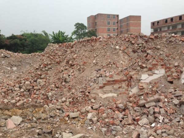 破碎磚渣用什么機械？建議使用錘式粉碎機
