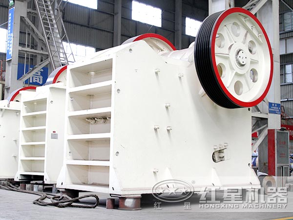 粉碎花崗巖選用750顎破機(jī)，效果不錯(cuò)，性價(jià)比更高