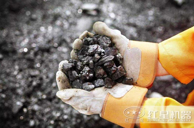 破碎鐵礦石選用哪種破碎機(jī)好？（時產(chǎn)要求在100-300噸 ）