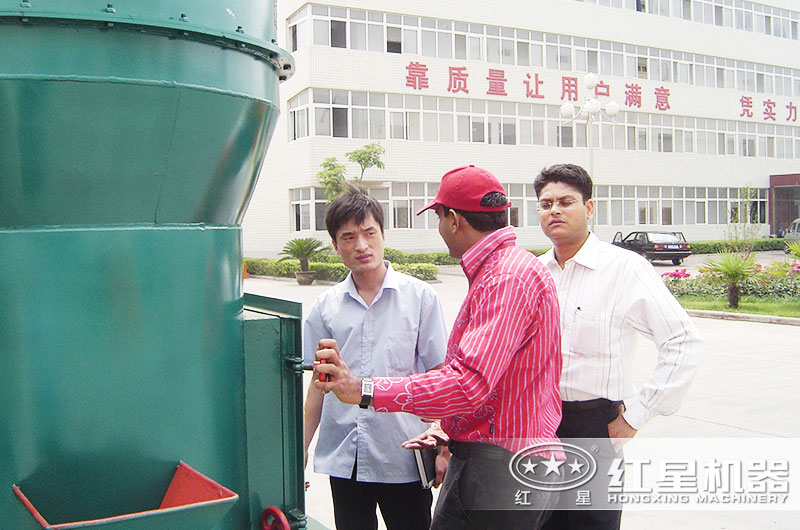 每天10噸的打石粉機器哪兒有？環(huán)保嗎？