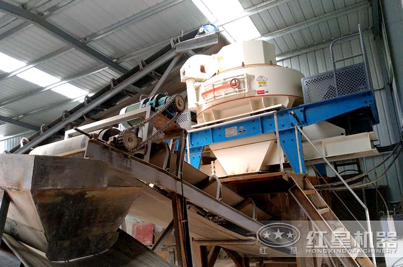 河石碎沙機多少錢？生產出來的人工沙與河沙有什么區(qū)別？
