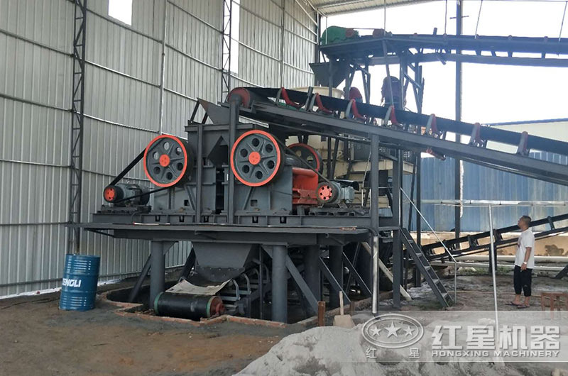 顎式碎裂設(shè)備的顎板有什么作用？宜采用哪種材料制作？